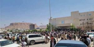 بعد استهداف المعسكر التدريبي بشبوة.. علماء ودعاة اليمن يفتحون النار على المليشيا الحوثية
