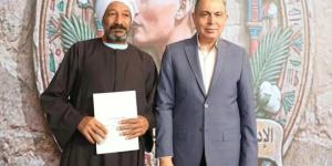 محافظ المنيا يسلم 400 عقد تقنين أراضي الدولة للمستحقين بسمالوط.. ويوجه بتيسيرات للجادين