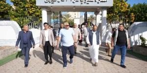 محافظ مطروح يتفقد مواقع مهرجان الزيتون الدولي ويوصي بمسابقة لأفضل مزارع ومزرعة