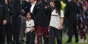 محمد صلاح يحتفل بفوز طرابزون سبور على هارتس في دوري المؤتمر الأوروبي