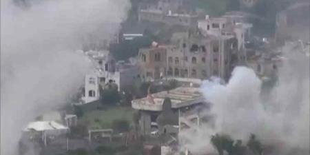 تقرير حقوقي يوثق 21 انتهاكاً وإطلاق 213 مقذوفاً حوثياً على أحياء تعز خلال 24 ساعة