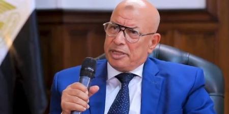 رئيس القابضة لمياه الشرب: خروج أسماك صغيرة من الحنفية شائعات غير منطقية وافتراء.. وأحفادي بيشربوا منها