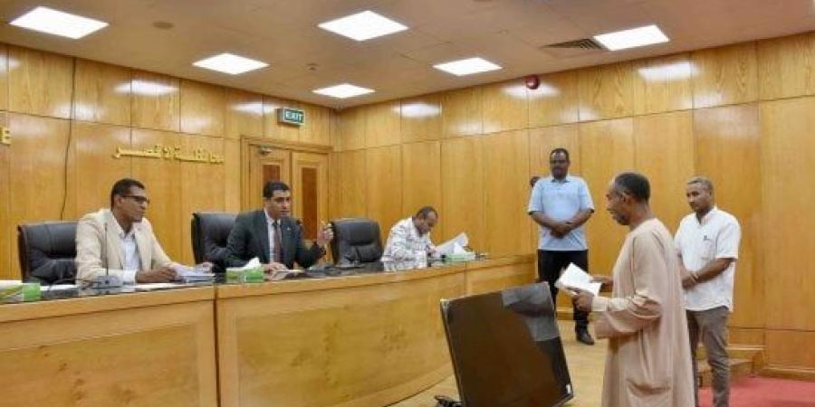 مناقشة وبحث 45 شكوى وطلب للمواطنين خلال اليوم المفتوح الأسبوعى بالأقصر.. صور :اليوم السابع