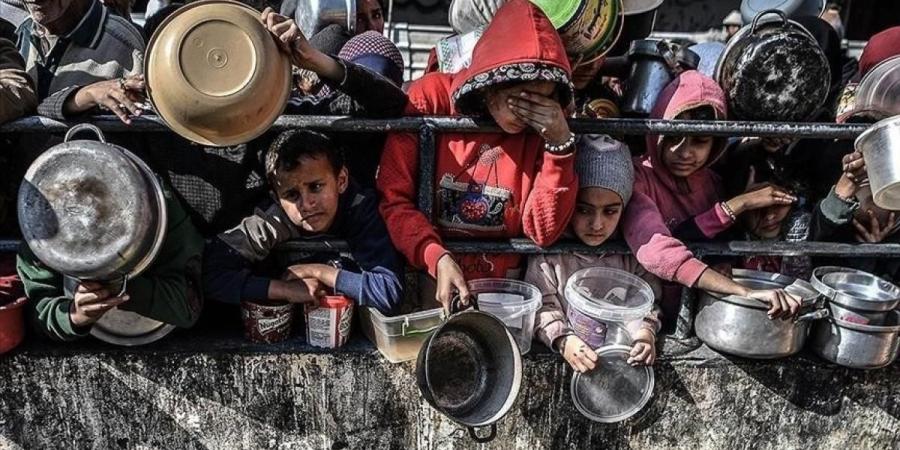 غزة تحذر من تفاقم المجاعة بعد وقف مساعدات لنصف مليون شخص