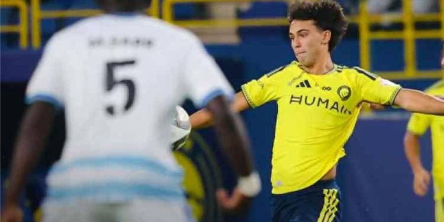 النصر ونيوم يتعادلان سلبياً في شوط أول حافل بالفرص