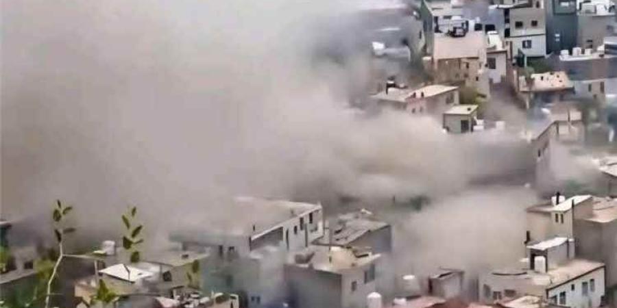 مصور جزيرة يكتشف أن ضحايا قصف حوثي في تعز من أقارب زوجته