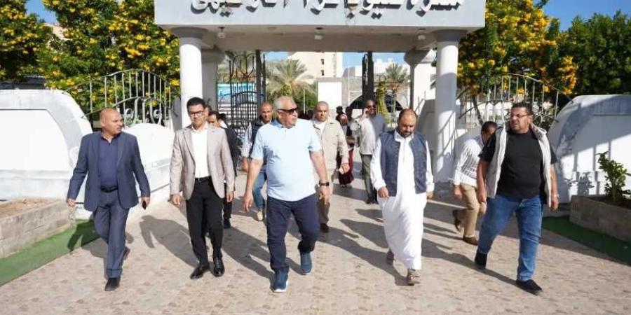 محافظ مطروح يتفقد مواقع مهرجان الزيتون الدولي ويوصي بمسابقة لأفضل مزارع ومزرعة