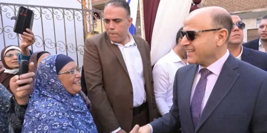 محافظ الغربية يستمع لمطالب أهالي قرية محلة روح بطنطا..ويوجه بسرعة فحص الشكاوى والعمل على حلها