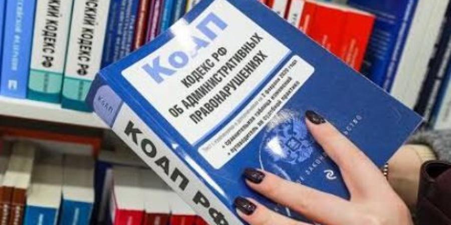 جورجيا تُطبّق نظام الكتاب المدرسي الواحد بحلول 2028 وسط مخاوف من تقييد حرية النشر