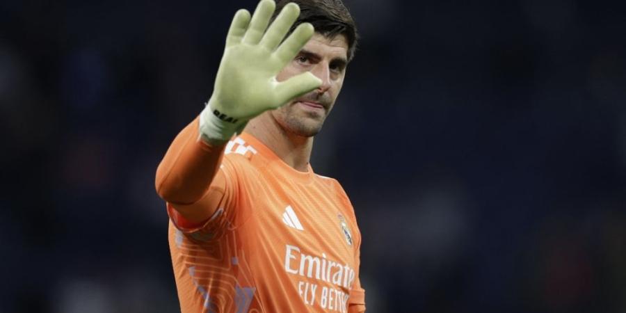 كورتوا يكشف الفارق بين ريال مدريد وبرشلونة قبل "كلاسيكو الأرض"