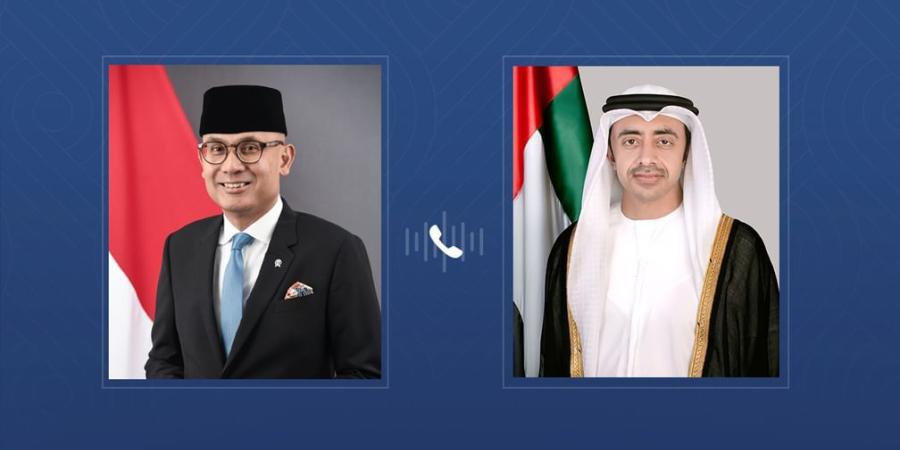عبدالله بن زايد يهنئ هاتفياً وزير خارجية إندونيسيا ويبحثان علاقات التعاون بين البلدين