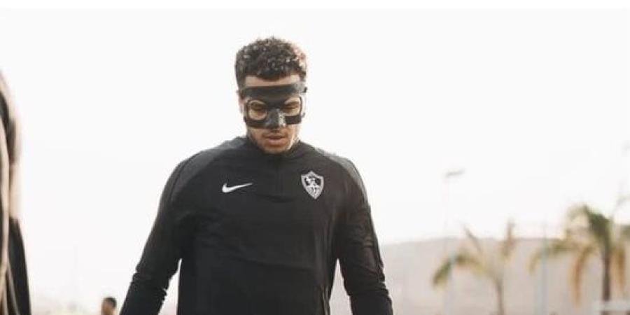 أحمد ربيع يتدرب بقناع أنف استعدادًا لمباراة الجيش الرواندي