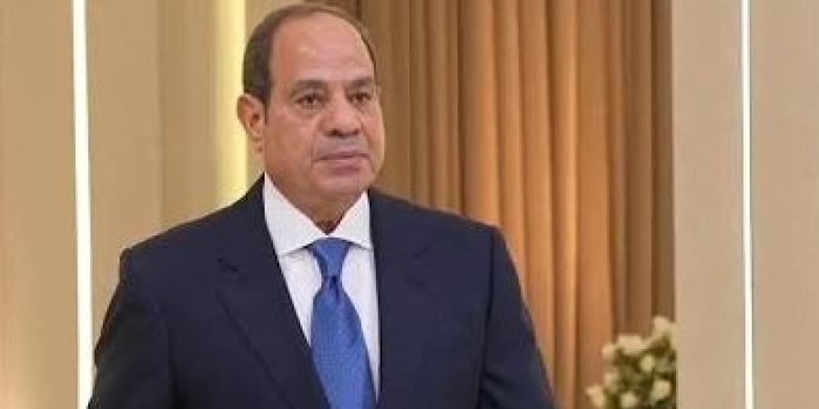 الرئيس السيسي يحذر من تداول المعلومات بلا تحقق: «التليفون اللي معاكم ده يا حسنة جارية يا سيئة جارية»