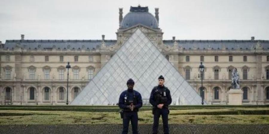 فرنسا تغلق اللوفر ومتاحف باريس استعدادًا لاحتجاجات جديدة