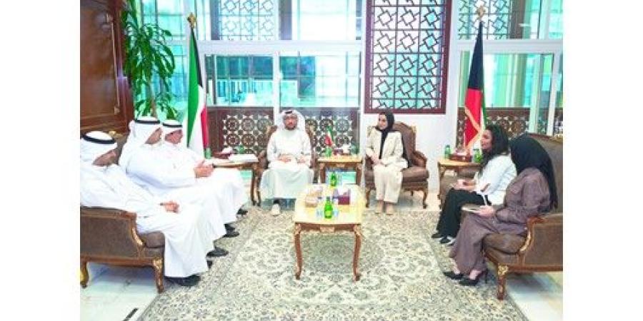 الحويلة تبحث مع جمعية حقوق الإنسان سبل تعزيز الشراكة المجتمعية