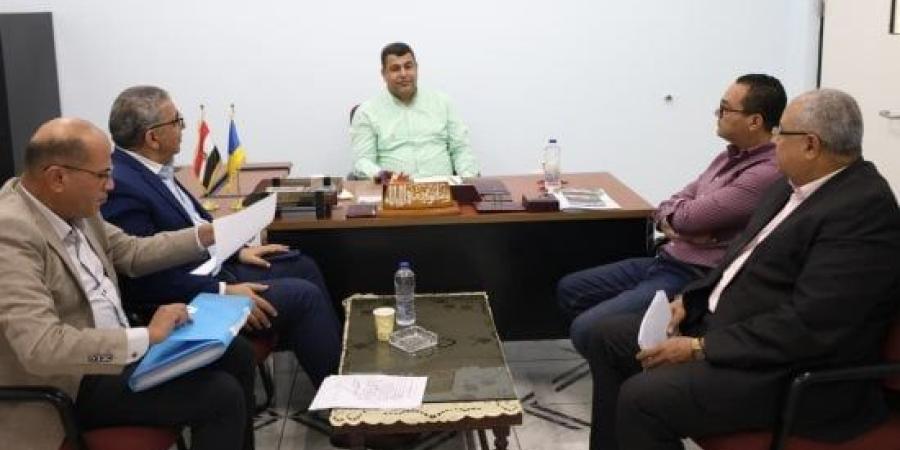 رئيس شركة الصرف الصحي بالإسكندرية يتابع تطبيق معايير الجودة بالمحطات
