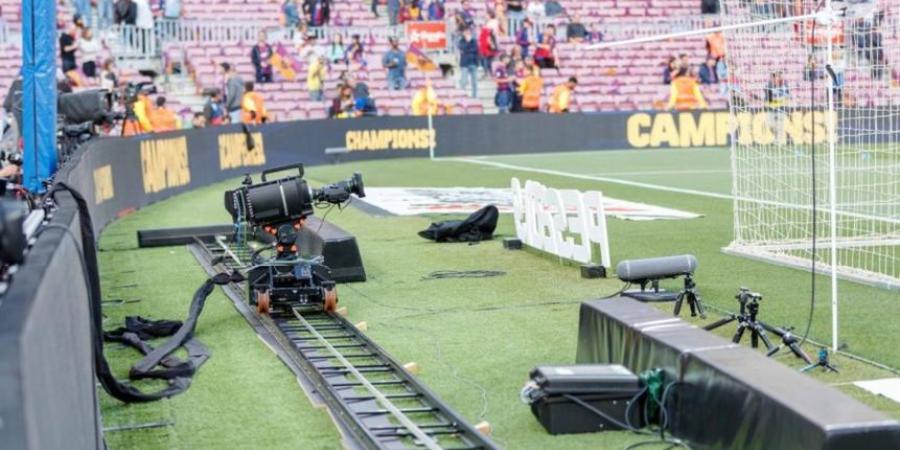 «موندو ديبورتيفو»: 40 كاميرا لا تمنع الأخطاء في لقاء برشلونة والريال