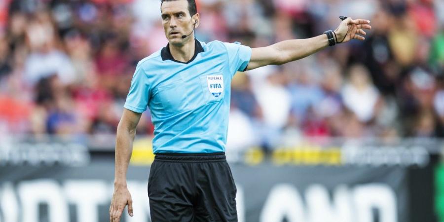 للمرة الخامسة.. مونويرا حكمًا لكلاسيكو برشلونة وريال مدريد
