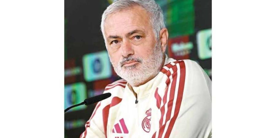 مورينيو يعترف بأفضلية برشلونة في «الكلاسيكو»