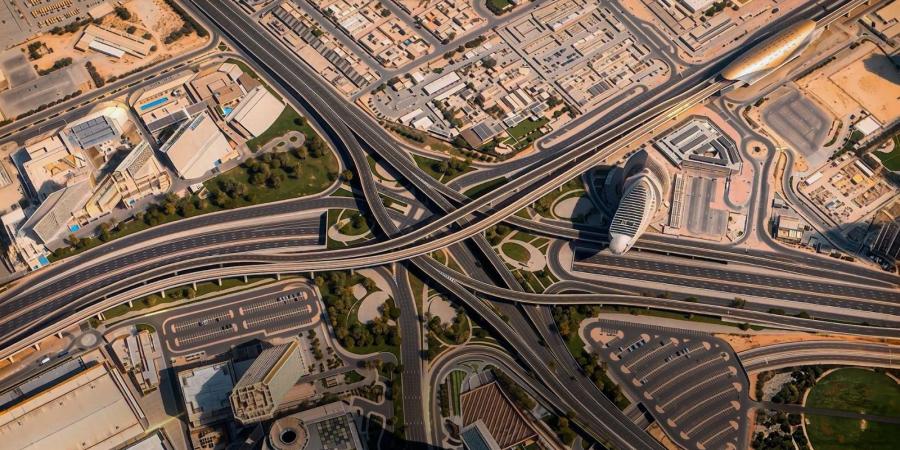 «طرق دبي» تفتتح الجسر الأخير ضمن مشروع تطوير دوار المركز التجاري الجمعة المقبل