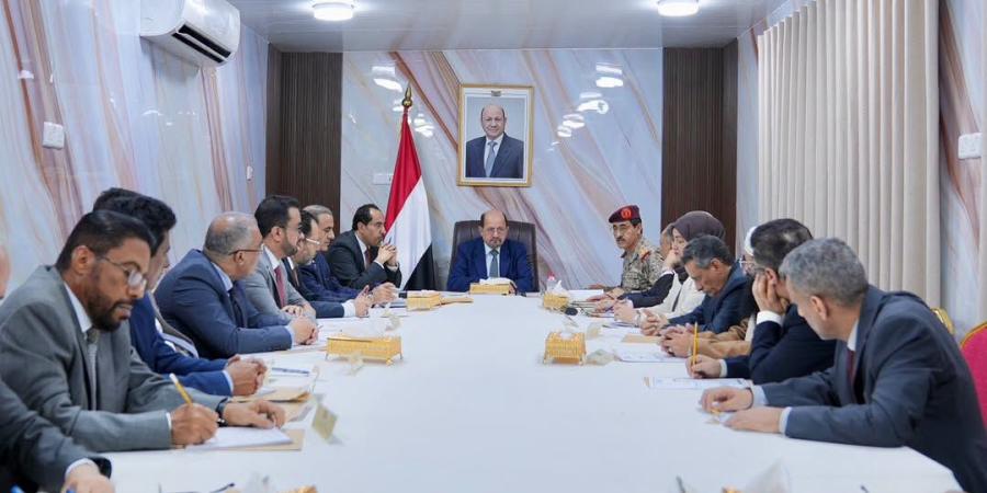 بشرى لموظفي الحكومة في اليمن.. بدء صرف الزيادة والعلاوات مع راتب أكتوبر