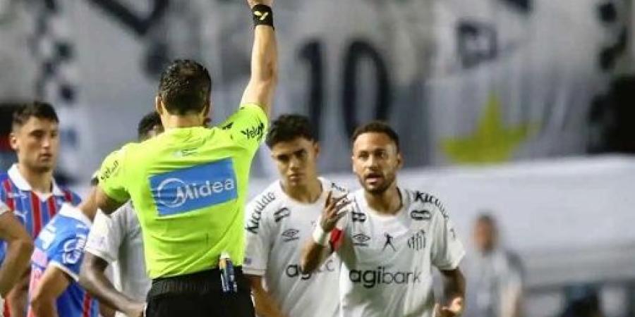 نيمار يعتذر لجماهير سانتوس بعد طرده بسبب «قانون فينيسيوس»